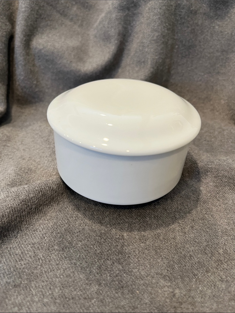 Vtg Porcelain Japan Powder/Trinket Box